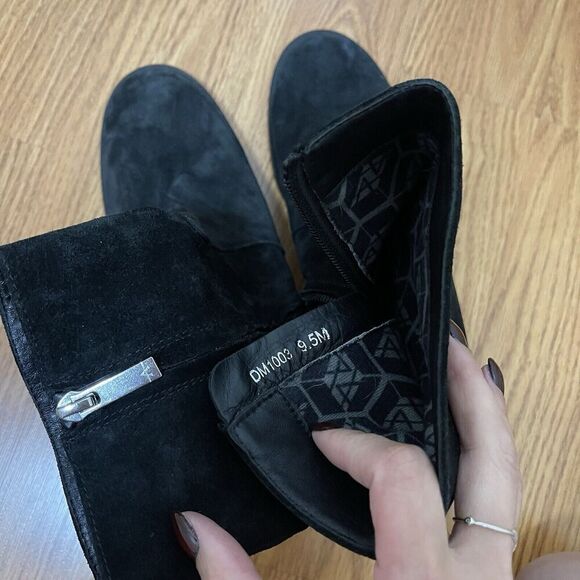 Aquatalia Black suede leather chunk heel ankle boots size US 9.5 - Picture 9 of 9